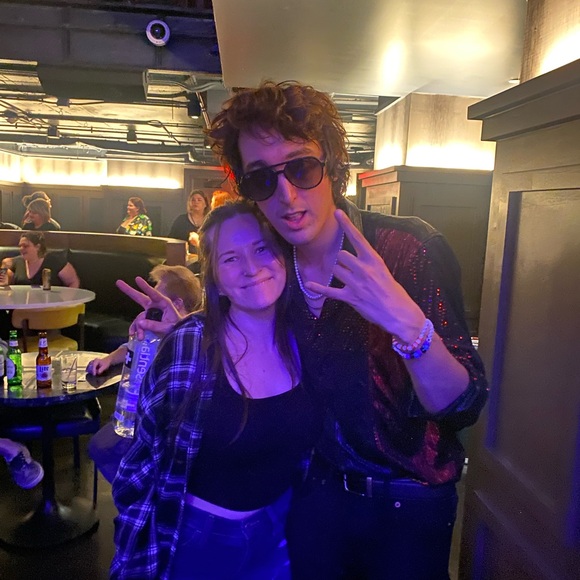 Meet your Posher, Laina - Picture 7 of 7